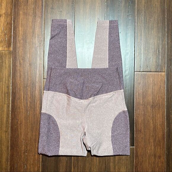 Nike Ladies Leggings  - Picture 3 of 5